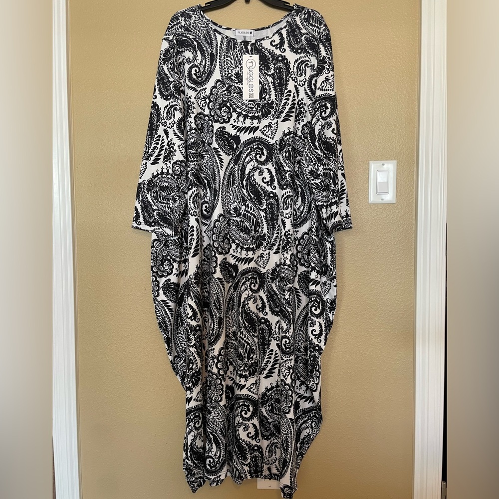 NWT NUGGLES Black and White Dress